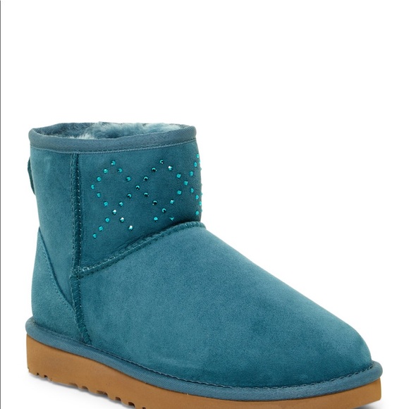 ISO mini teal/succulent/Tiffany blue/navy Uggs. - Picture 4 of 7